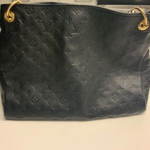 Louis Vuitton Artsy MM Arm Bag